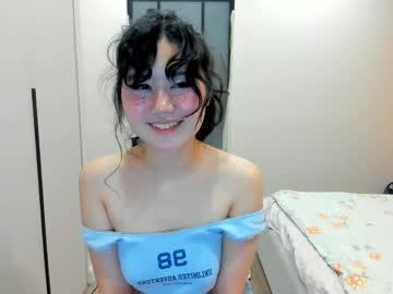 Watch emmilee_ performing live on BoomCams free cam network