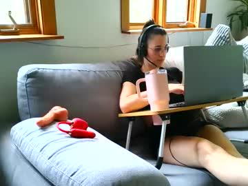 Watch emyxxl performing live on BoomCams free cam network
