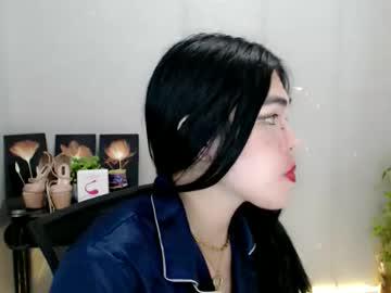 Watch enchantress_mia03 performing live on BoomCams free cam network