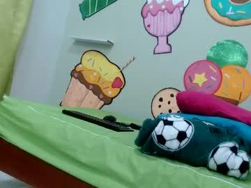 Watch erikaskinny18 performing live on BoomCams free cam network