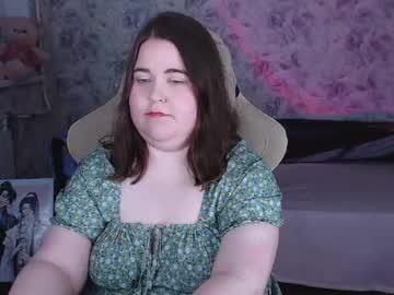 Watch estelle_hicks performing live on BoomCams free cam network