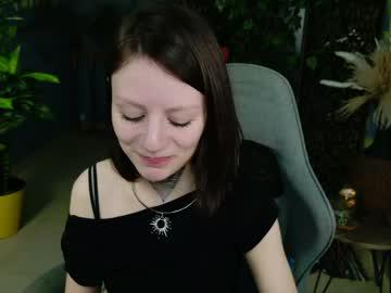 Watch esterhernandes performing live on BoomCams free cam network