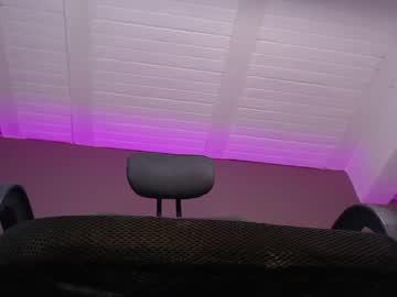 Watch evee_e performing live on BoomCams free cam network