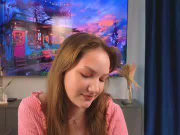 Watch evegreenlee performing live on BoomCams free cam network