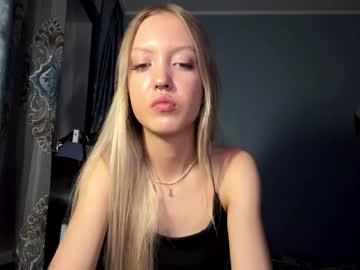 Watch evelinegallucci performing live on BoomCams free cam network