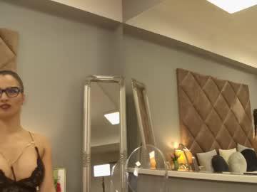 Watch ewa_lee performing live on BoomCams free cam network