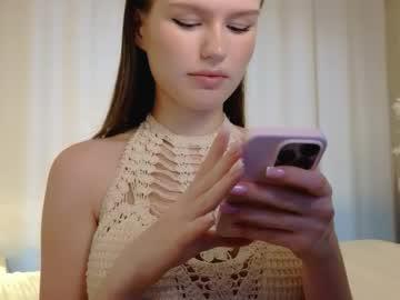 Watch exclusivetopmodel performing live on BoomCams free cam network