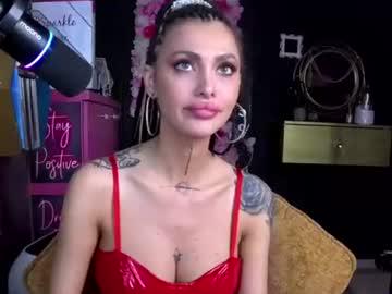 Watch fetishsarah performing live on BoomCams free cam network