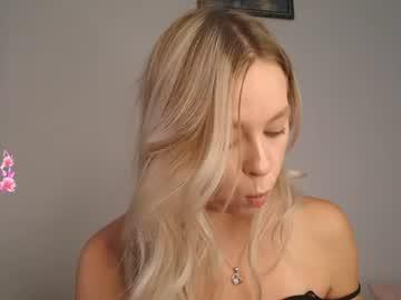 Watch fifulivik performing live on BoomCams free cam network
