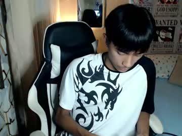 Watch fineboii_rey18 performing live on BoomCams free cam network