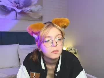Watch foxxxypolly performing live on BoomCams free cam network