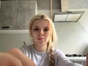 Watch francoisebardeen performing live on BoomCams free cam network