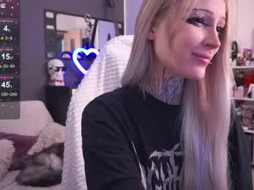 Watch fraulein_mooon performing live on BoomCams free cam network