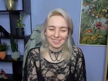 Watch freeanne performing live on BoomCams free cam network
