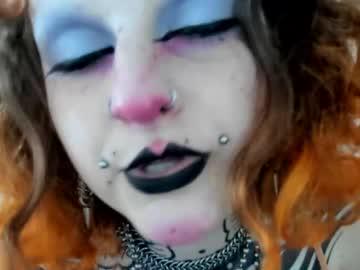 Watch friskyflowers performing live on BoomCams free cam network