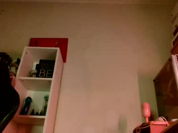 Watch ganjahdee_ performing live on BoomCams free cam network