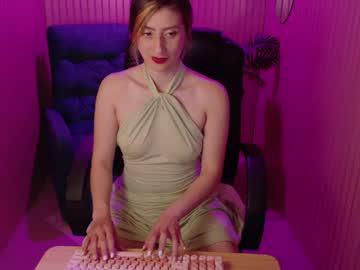 Watch graciecollins performing live on BoomCams free cam network