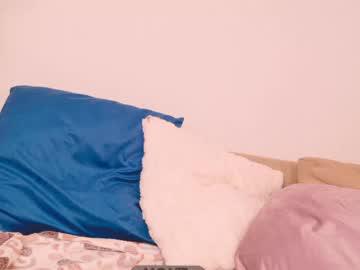 Watch guns_n_buns performing live on BoomCams free cam network