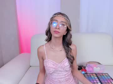 Watch hannacarttier_ performing live on BoomCams free cam network