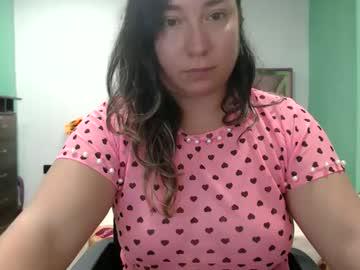 Watch hannahevans2 performing live on BoomCams free cam network