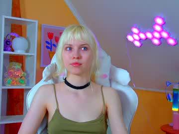 Watch hannahhollis performing live on BoomCams free cam network