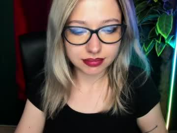Watch heidi_pleasure performing live on BoomCams free cam network