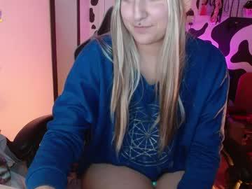 Watch hi_elora performing live on BoomCams free cam network