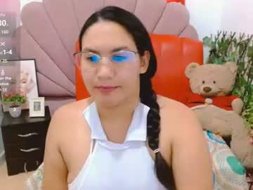 Watch hilary_hot19 performing live on BoomCams free cam network