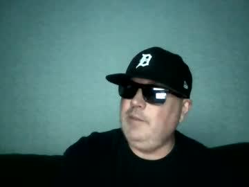 Watch holden_minutz performing live on BoomCams free cam network