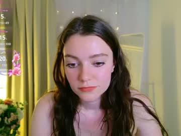 Watch holly_kittenss performing live on BoomCams free cam network