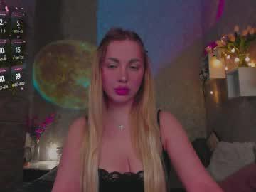 Watch holly_molly8 performing live on BoomCams free cam network