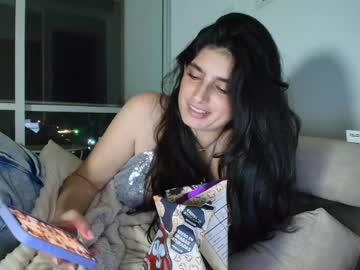 Watch hollyshit_ performing live on BoomCams free cam network