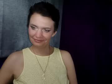 Watch hotmamaqueen234 performing live on BoomCams free cam network