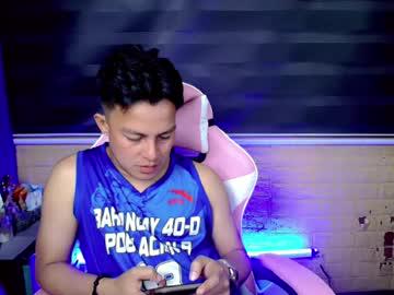 Watch hunk_danny performing live on BoomCams free cam network