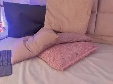 Watch iamqueen_ performing live on BoomCams free cam network