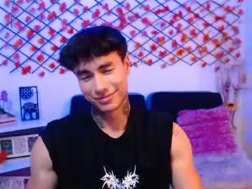 Watch ian_west performing live on BoomCams free cam network