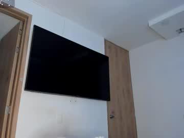 Watch iriss_25 performing live on BoomCams free cam network