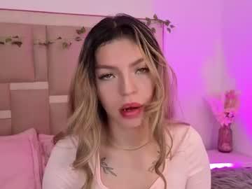 Watch isa_leon18 performing live on BoomCams free cam network