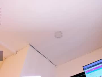 Watch isabella_daniell performing live on BoomCams free cam network