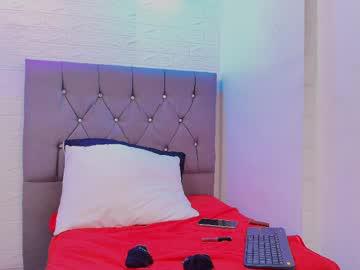 Watch isabella_noir1 performing live on BoomCams free cam network