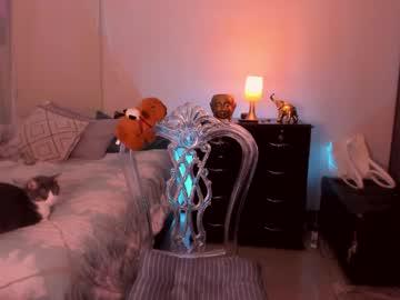 Watch isabelprietoo performing live on BoomCams free cam network