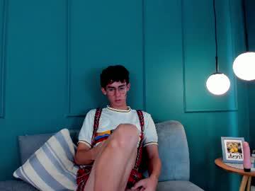 Watch its_alejo performing live on BoomCams free cam network