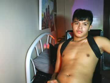 Watch its_charliexcx performing live on BoomCams free cam network
