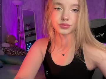Watch itsevedarkside_ performing live on BoomCams free cam network
