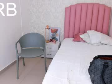 Watch izzin_bello performing live on BoomCams free cam network