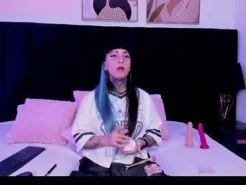 Watch izzy_moon7 performing live on BoomCams free cam network