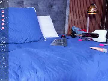 Watch jade_scarllet performing live on BoomCams free cam network