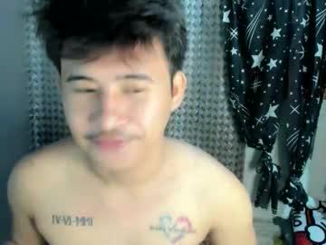 Watch jamesthebigcockxxx performing live on BoomCams free cam network