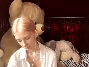Watch janicesivertsen performing live on BoomCams free cam network