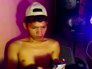 Watch janlloyd04 performing live on BoomCams free cam network